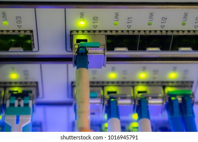 The optical link is on the interface of the central router. The front panel of the main server is in the modern data center. High Speed â??â??SFP Module