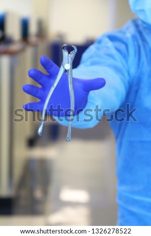 Oral surgeon with extraction forceps