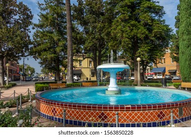 Orange, CA / USA – November 14, 2019: Water Fountain At Orange Plaza Square Park Located In The Old Town Area In The City Of Orange, California.