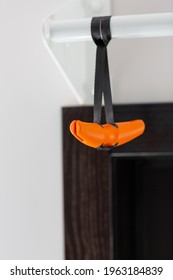 Orange Color Ergonomic Grip Handle On The Pull Bar For Natural Range Of Arms Motion