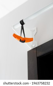 Orange Color Ergonomic Grip Handle On The Pull Bar For Natural Range Of Arms Motion