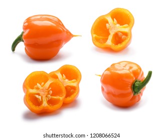 Paprika aus Orange Habanero, ganz und halbiert