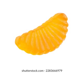 Caramelos de gelatina naranja, fondo blanco, macro