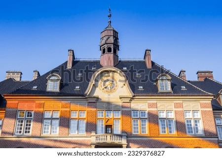 Orange lighteffect on the facade of the courthouse in Aarhus, Denmark