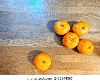 orange on the surface, five oranges.