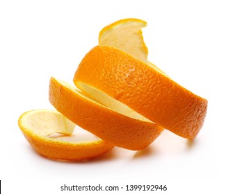 Orangefarbene Schale einzeln auf weißem Hintergrund