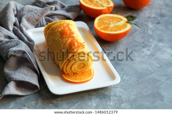 オレンジロールケーキポルトガル語 ブラゾ デ ナランジャ Tartaポルトゲサ フラン 卵菓子 コピー用スペース の写真素材 今すぐ編集