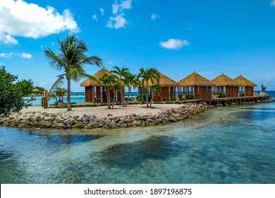 Oranjestad, Aruba - september 5, 2018: beach resort