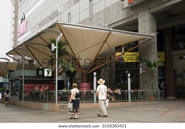 ORCHARD ROAD, SINGAPORE, SINGAPORE,\
15/05/2007, TOURISTS WALKING ON ORCHARD ROAD, \
SINGAPORE