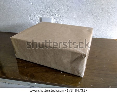 order packaging on the table