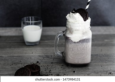 Oreo Milkshake With Oreo And Cream