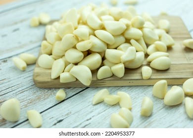 Organic garlic on a wooden cutting board pungent flavor, used as seasoning or condiment and in medicine. - Shutterstock ID 2204953377