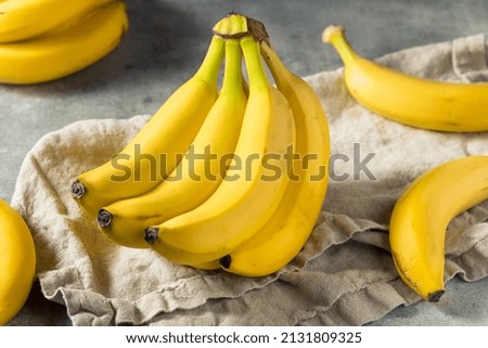 Organic Raw Yellow Banana Bunch Ready to Eat