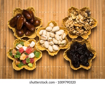 oriental sweets in small baskets