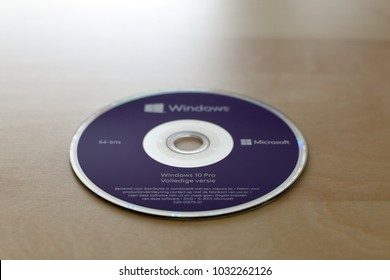 54 Windows 10 cd Images, Stock Photos & Vectors | Shutterstock