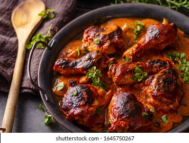 Original tikka chicken with hot sauce and butter, fresh garlic and herbs
