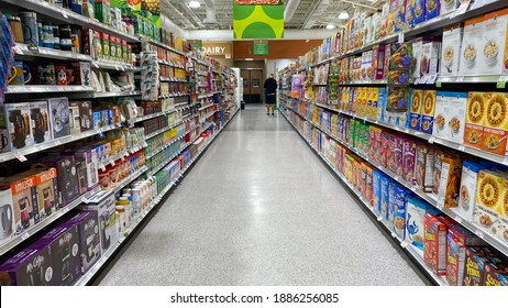 Orlando, FL USA - February 26, 2020:  The Cereal, Coffee And Tea Aisle At A Publix Grocery Store In Orlando, Florida.