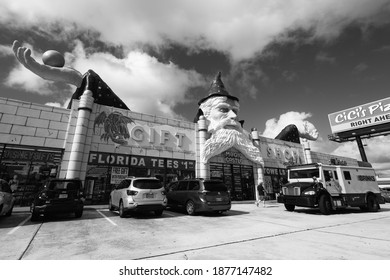 Orlando, Florida - October 14 2019: The Famous Magic Castle Gift Shop, Featuring A Giant Wizard. Black And White.