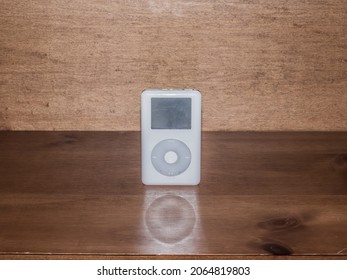 Orlando, Florida - October 27th 2021: Photo Of An Old IPod.