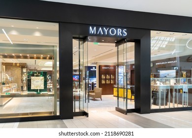 Orlando, Florida, USA - January 27, 2022: A Mayors Jewellers Store At The Florida Mall In Orlando, Florida, USA.