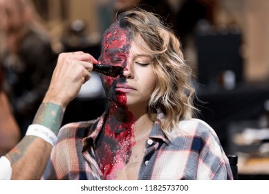 Orlando, Florida / USA - September 15, 2018: Special Effects Makeup Artist With A Female Model With Body Paint At The Makeup Show In Orlando, FL