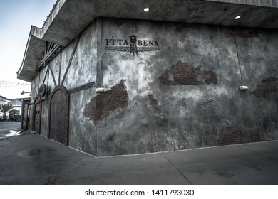 Orlando, Florida/USA - August 7, 2016: Old Antique Warehouse Building In Orlando's Travel And Entertainment District Near The Improv, A Popular Local Comedy Club Off Of International Drive.