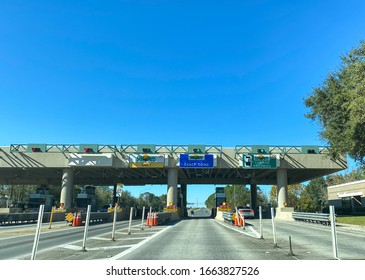 Orlando, FL/USA-1/20/20: A Toll Booth Plaza In Orlando, Florida.