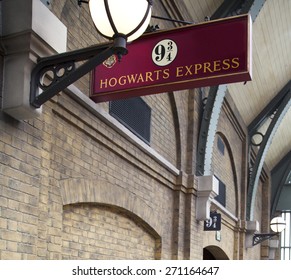 ORLANDO, USA - AUGUST 4, 2014: Sign 9 3/4 Hogwarts Express