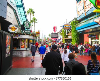 Orlando, USA - January 02, 2014: A Crowd Of Visitors Walking Towards The Entrance Of The Universal Orlando Theme Parks