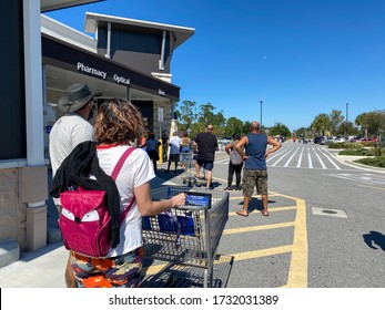 Orlando,FL/USA-5/2/20: Customers Standing In Long Lines Waiting To Get Into  A Sams Club In Orlando, Florida Due To The Hoarding Of Food And Supplies During The Coronavirus COVID-19 Pandemic.