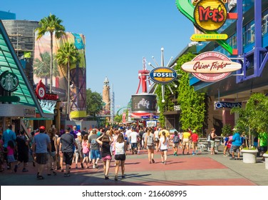 ORLANDO,USA - AUGUST 23, 2014 : A Crowd Of Visitors Walking Towards The Entrance Of The Universal Orlando Resort Theme Parks