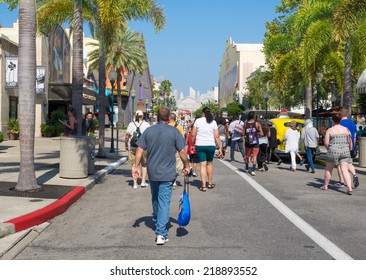 ORLANDO,USA - AUGUST 23, 2014 : Crowd Of Visitors At  Universal Studios Florida Theme Park