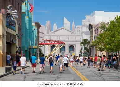 ORLANDO,USA - AUGUST 23, 2014 : People At The New York Themed Area In Universal Studios Florida Theme Park