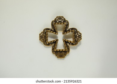 Ornate Filigree Maltese Cross Brooch Pin Costume Jewelry Fashion Accessory