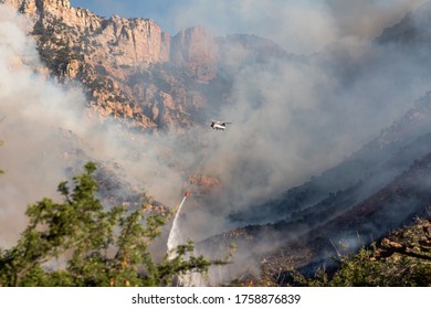 Oro Valley, Arizona / USA - June 6th 2020: A Chinook Helicopter Drops Water On A Wildfire In The Catalina Mountains Along Pusch Ridge Near The Ignition Point Of The Big Horn Fire North Of Tucson.