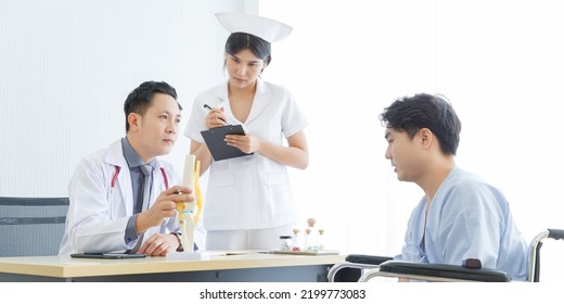 Orthopedic Professional Doctor And Nurse Interact With Patient , Knee Pain Patient Get Treatment Advice Doctor In Examination Room.