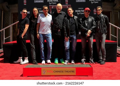 OS ANGELES - MAY 11: Jeff Schroeder, Stephen Perkins, Elie Samaha, Billy Corgan, Jimmy Chamberlin, Guest, Perry Farrell At The TCL Chinese Theatre IMAX On May 11, 2022 In Los Angeles, CA