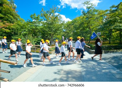 Osaka Japan A Group Of School Kids With Their Teacher On A Field Trip To Osaka Castle.  Every Students Must Wear A Yellow Hat When Stay Outside The School.October 1 2017 In Osaka,Japan