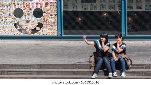 女子高生日本人images Stock Photos Vectors Shutterstock