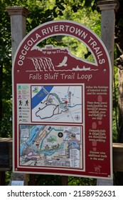 OSCEOLA, UNITED STATES - Aug 30, 2021: A Vertical Shot Of The Colorful Trailhead Map Of Falls Bluff Trail Loop In Osceola Wisconsin