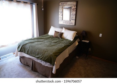 Oshkosh, Wisconsin / USA - March 24th, 2019: Main Interior Bedroom In A 1990s Modern House In Oshkosh, Wisconsin 