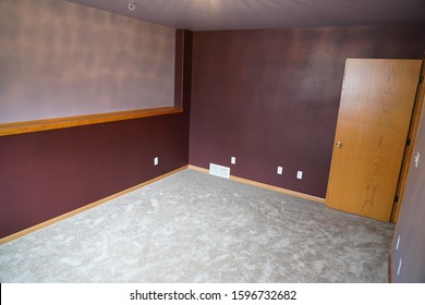 Oshkosh, Wisconsin / USA - March 24th, 2019: Empty Interior Bedroom In A 1990s Modern House In Oshkosh, Wisconsin 