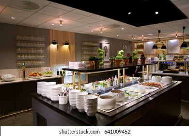 OSLO, NORWAY - JAN 21st, 2017: Airport Business Class Lounge Interior Of SAS, Buffet And Eating Area In A Frequent Flyer Lounge For SAS Gold Customers, Food And Drinks