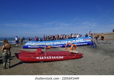 Ostia, Rome, Italy - August 21, 2022, Spectators On The Beach Watch The 10 Kilometer Open Water Race During The European Swimming Championships.