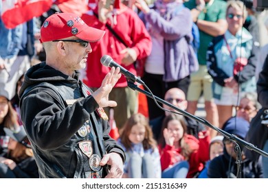 Ottawa, Canada – April 30 2022: A Canadian Veteran Speaks To A Crowd Gathered At The Canadian War Memorial During Rolling Thunder Protests