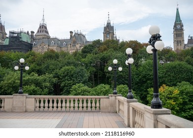 OTTAWA, CANADA - August 12, 2021: The Fairmont Château Laurier Terrace With Parliament Buildings Visibly Under Construction In The Background.