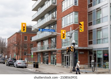 Ottawa, Canada - December 17, 2021: Crosswalk With Traffic Lights In Cumberland Street In Downtown Ottawa. City Life.