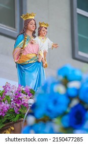 Our Lady help of Christians catholic religious Virgin Mary and Child Jesus statue