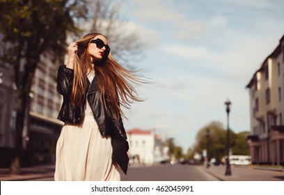 Outdoor Beauty Portrait Woman, Fashion Model, Pretty Girl, Street Style, Sunglasses, Dress, Casual, Make, Lips Red, Close Up