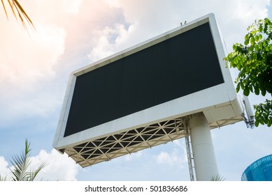 Outdoor Digital Screen Billboard Blank Advertising Big Poster With Sunlight Effect For Advertisement City Billboard Concept